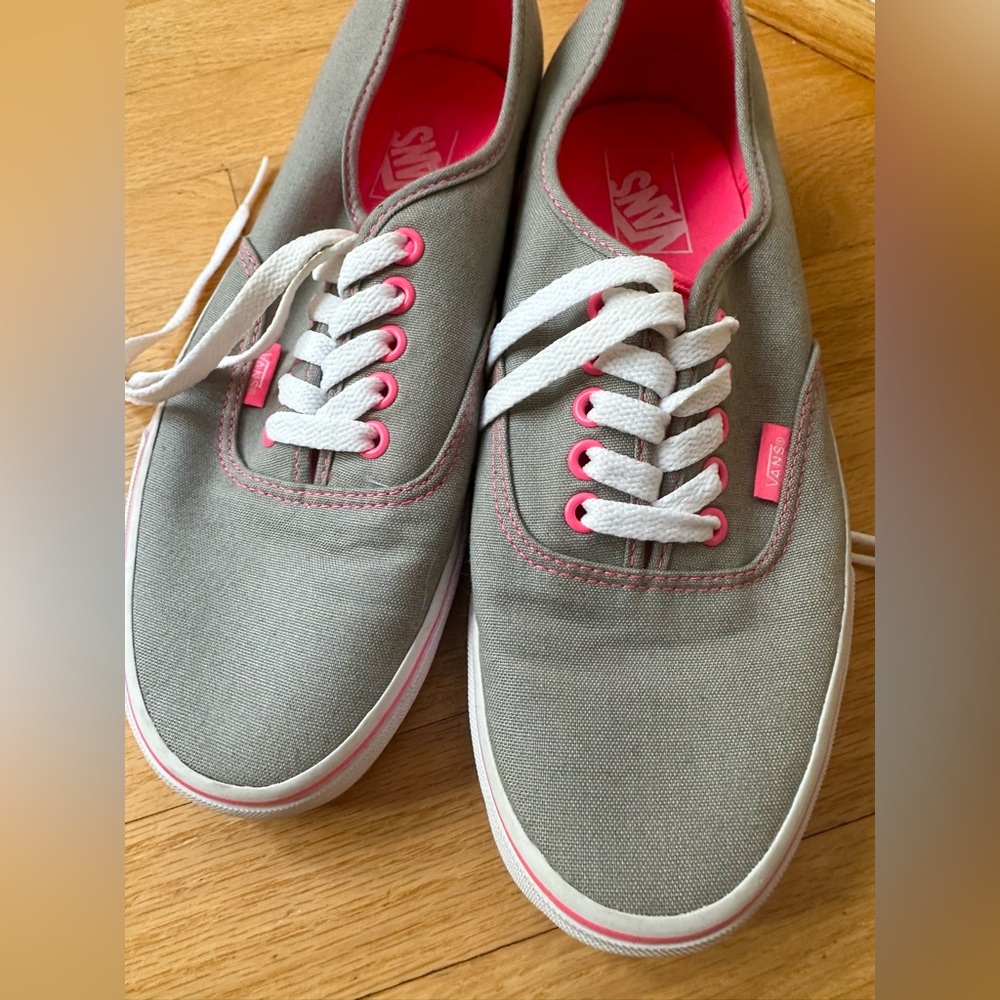 🌸Spring Sale!🌸 NWOT Vans Women's Sneakers Gray and Neon Pink